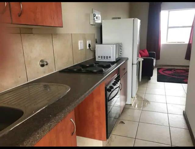 2 BEDROOM APARTMENT FOR SALE IN KEMPTON PARK CENTRAL